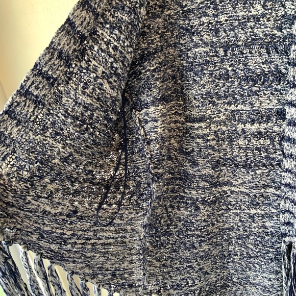 LIKE NEW! Guess Fringe Western Bohemian Sweater Size XS/SM - Picture 9 of 10